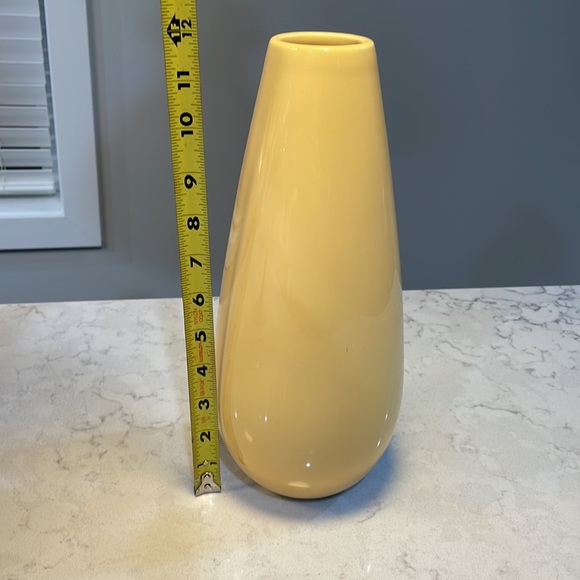 Ceramic accent vase; canary yellow; perfect condition - Picture 6 of 7